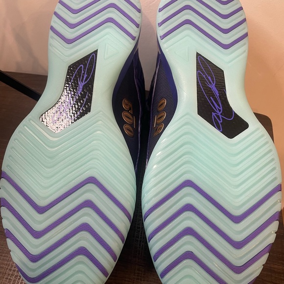 Nike - Picture 5 of 5